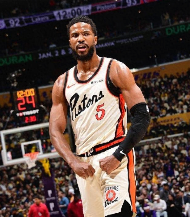 比斯利你太惨了,去年创造79年独一无二的纪录,如今28岁没球打(图4) image.png